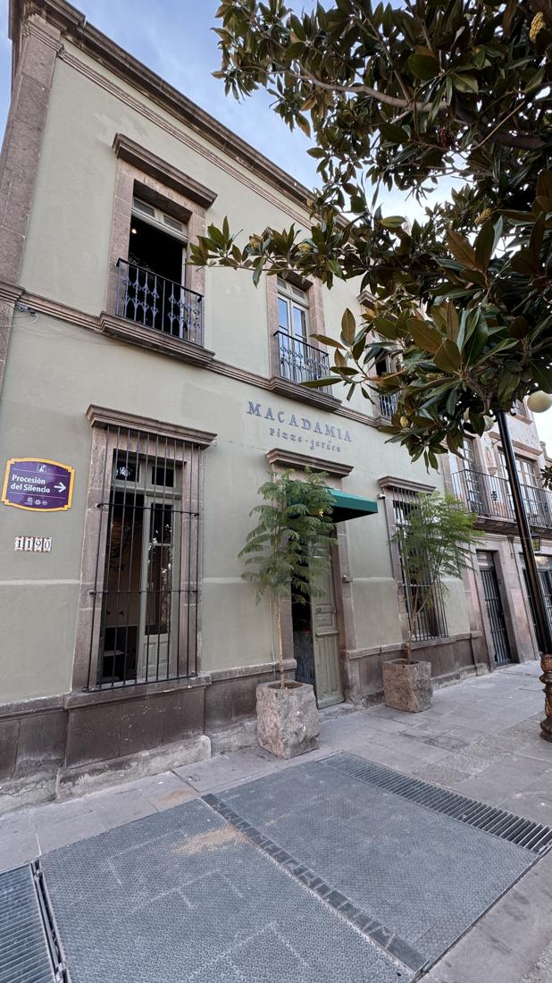 Fachada de Macadamia en el Centro, Independencia 1190